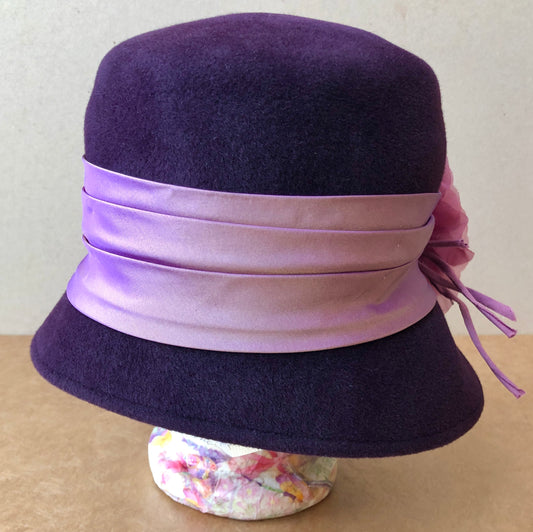 Pre-Owned NWT Orit Parente Millinery Purple Wool Felt Cloche Style Hat, Size Med-Large