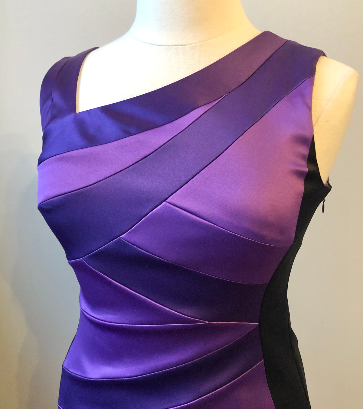 Pre-Owned Sangria Stretch Satin Colorblock Bandage Dress, Size 14