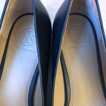 Pre-Owned Tory Burch Chelsea Leather Block Heel Pump, Size 7M