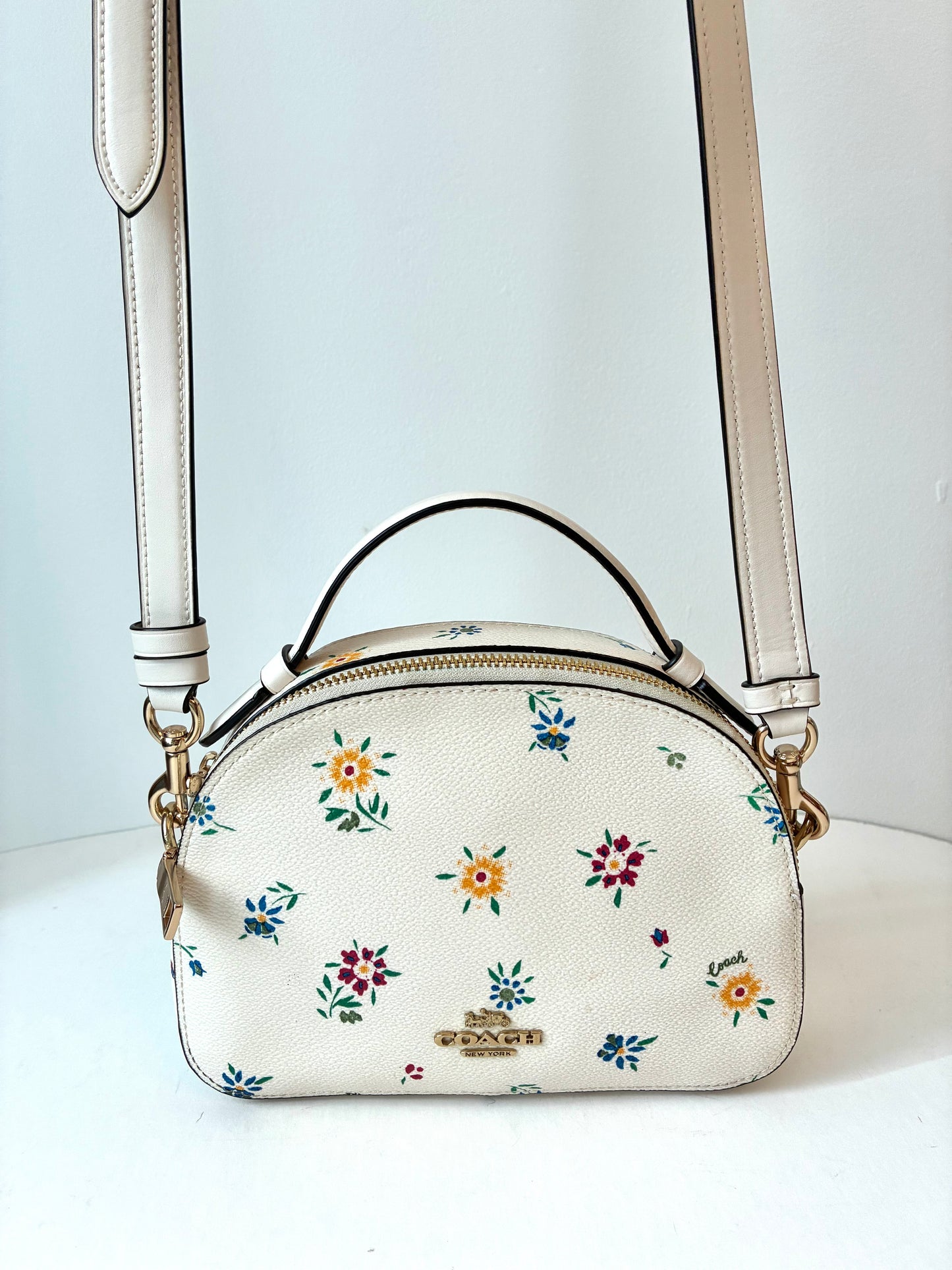 Pre-Owned White Floral Pre-owned Coach Leather Cross-body Bag