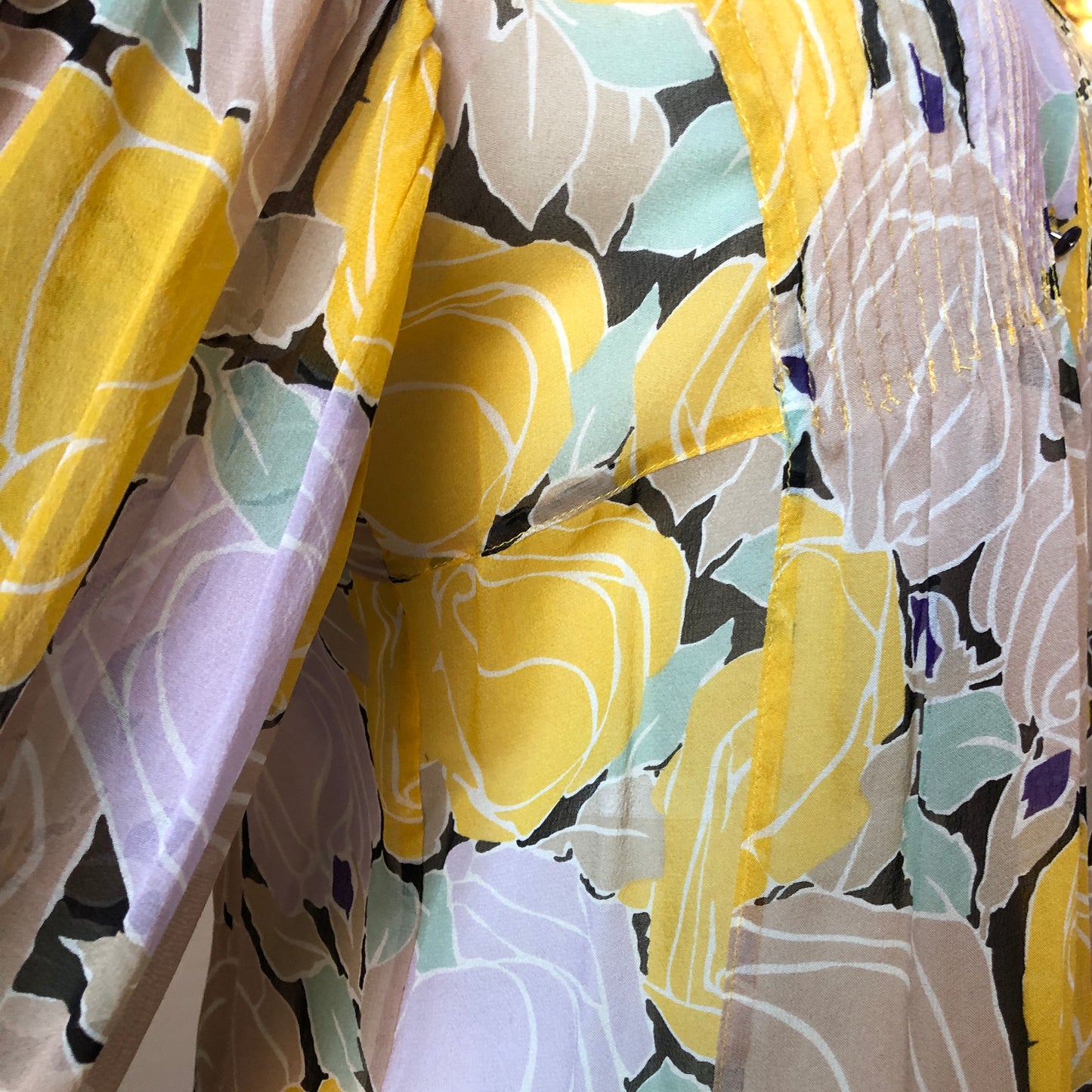 Pre-Owned Diane Von Furstenberg 100% Silk Yellow & Mauve Floral Pin-tucked Billowy Blouse, Size 6