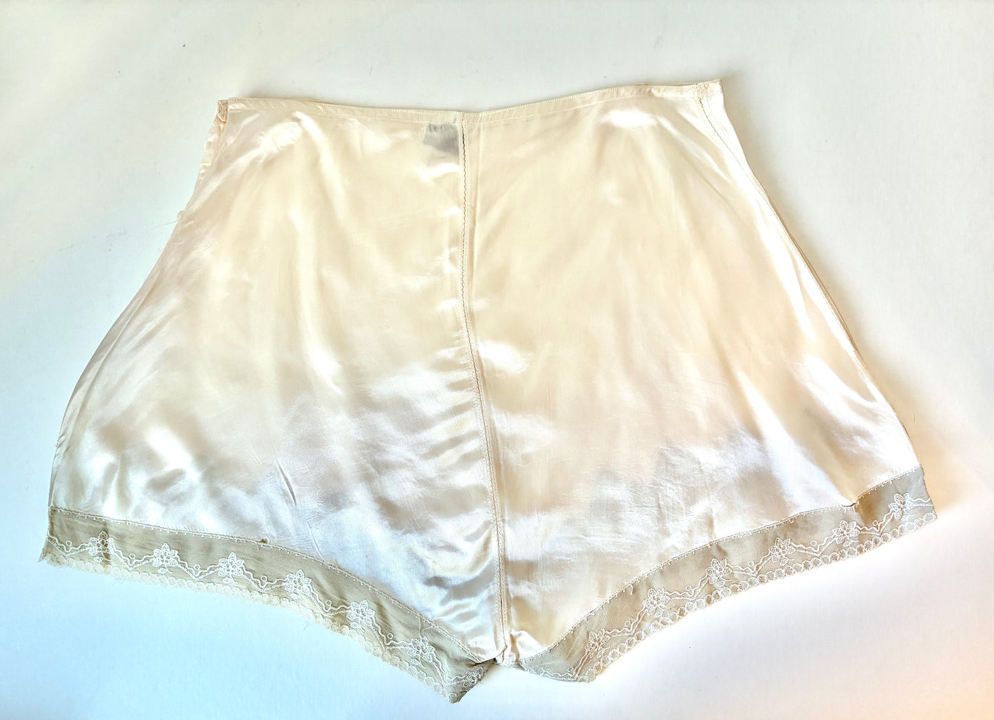 1940’s True Form Tap Shorts With Lace Hem, Size X/S Material: 100% Rayon