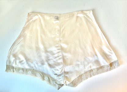 1940’s True Form Tap Shorts With Lace Hem, Size X/S Material: 100% Rayon