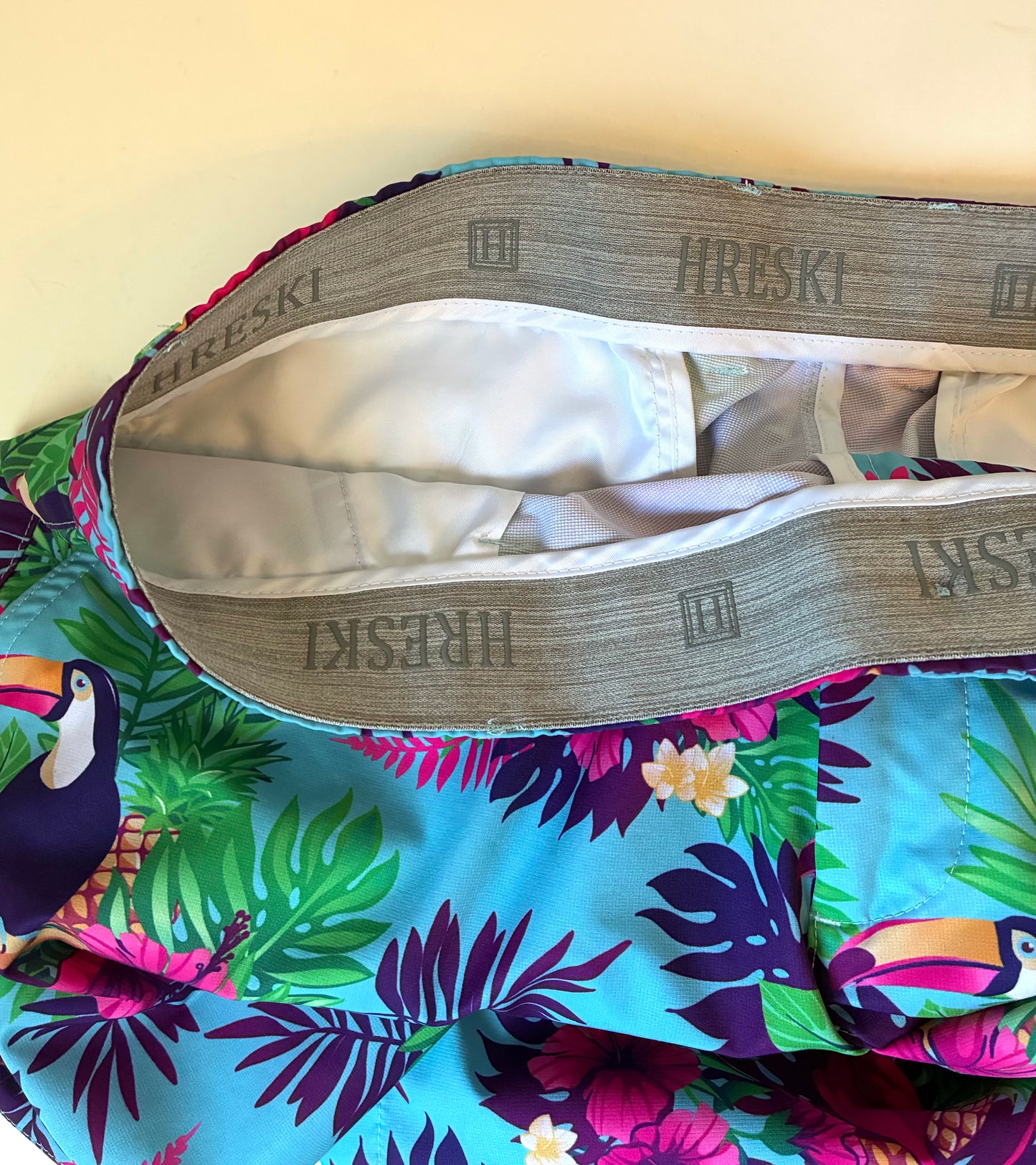 Hreski Tropical Print Men’s Golf Shorts, Size 36