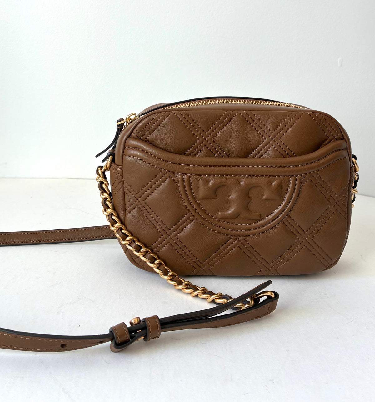 Pre-Owned Tory Burch Leather Fleming Quilted Camera Bag