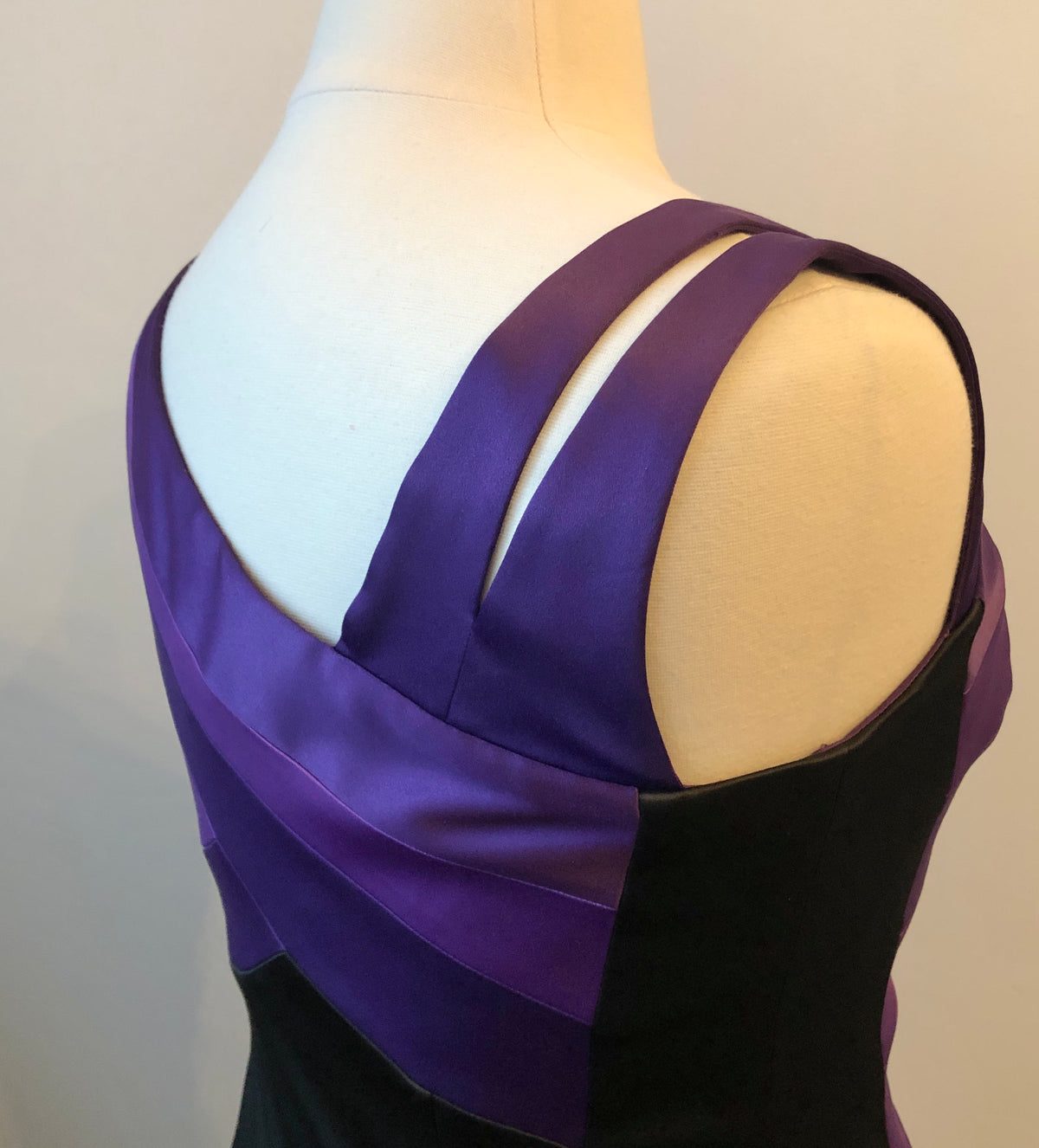 Pre-Owned Sangria Stretch Satin Colorblock Bandage Dress, Size 14