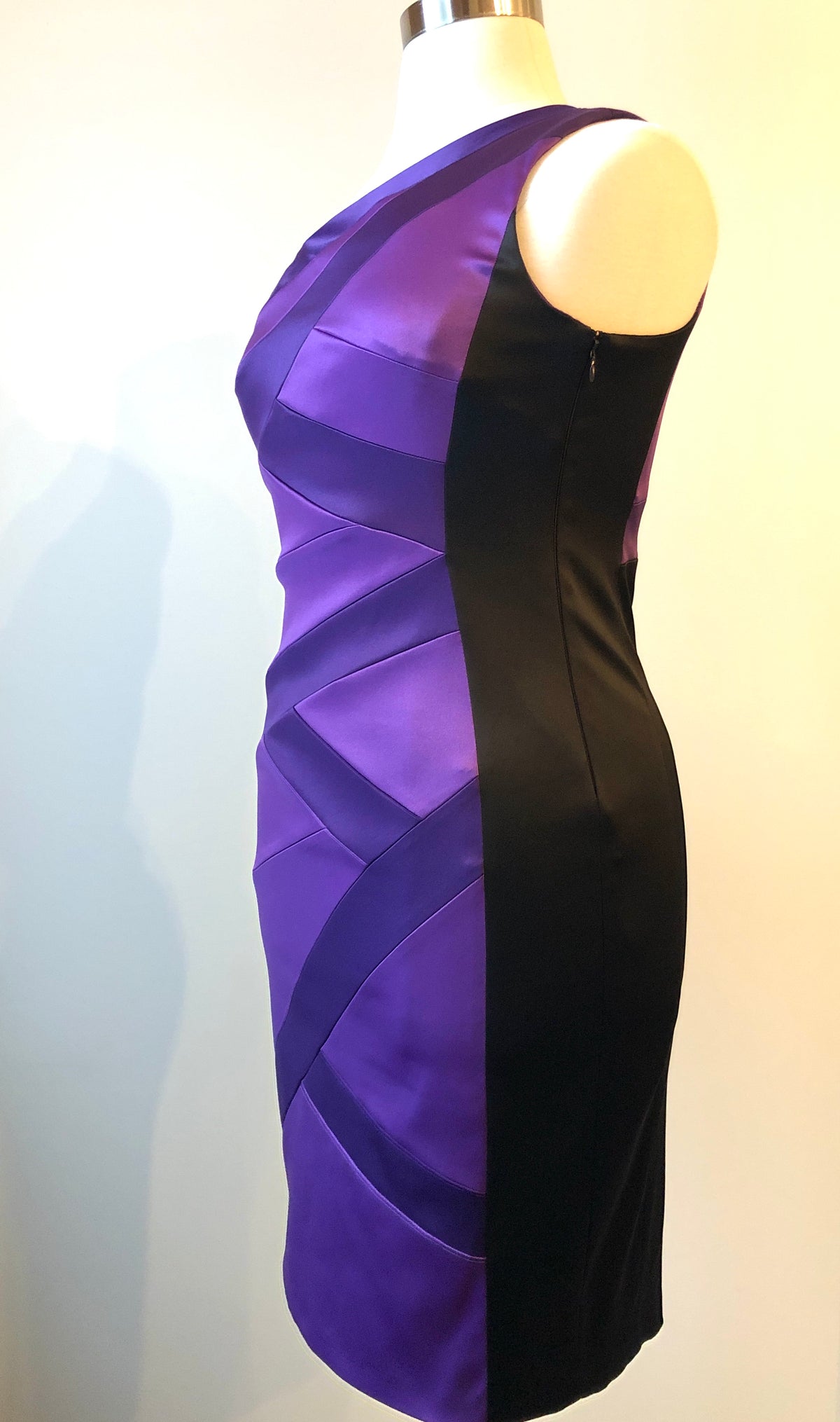Pre-Owned Sangria Stretch Satin Colorblock Bandage Dress, Size 14