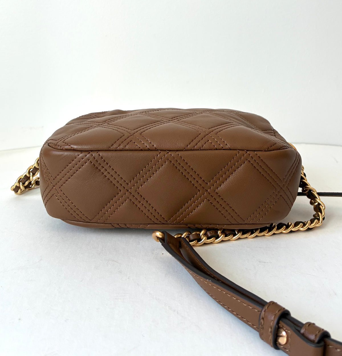 Pre-Owned Tory Burch Leather Fleming Quilted Camera Bag