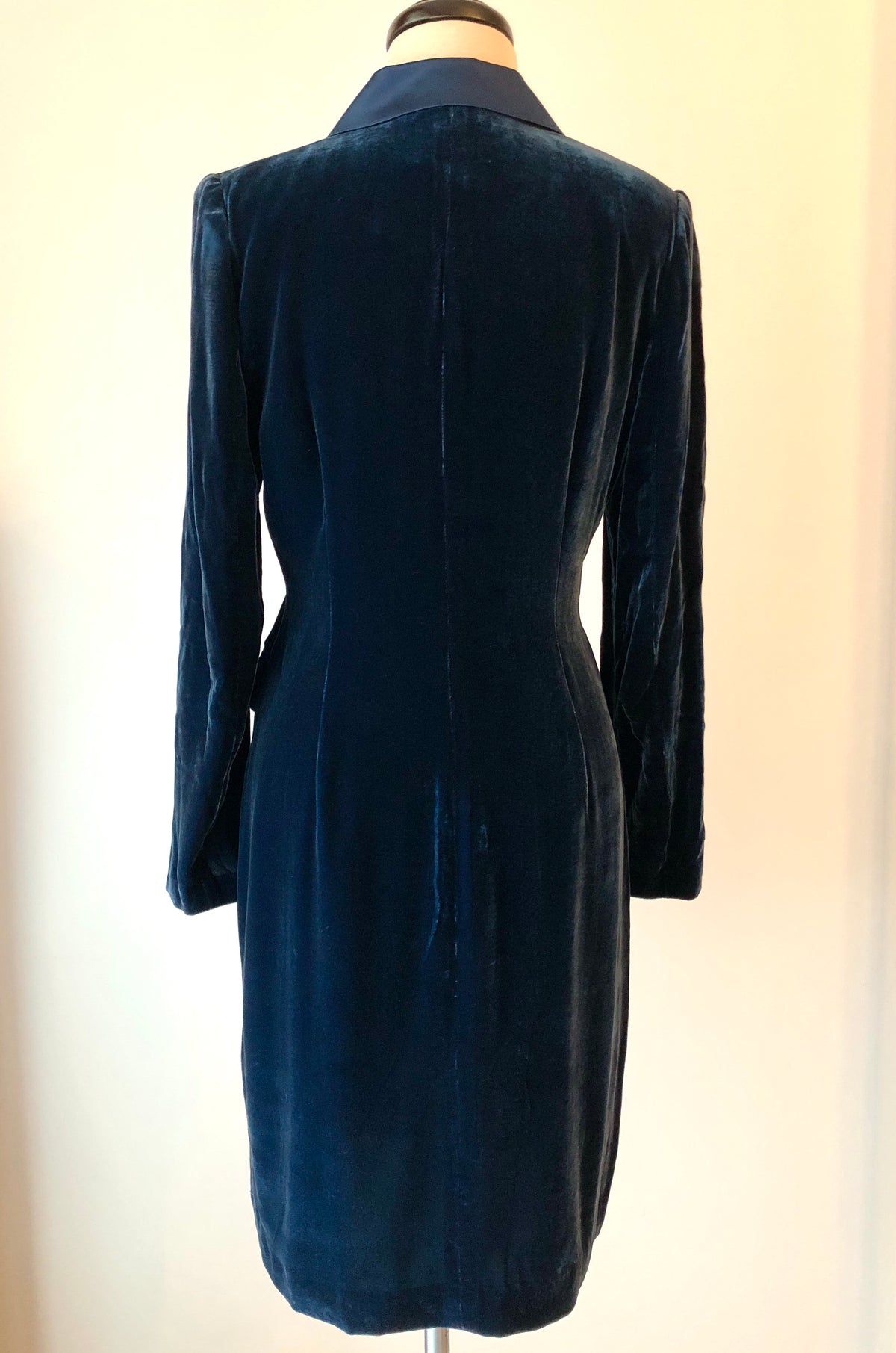 Vintage Bloomingdale’s Deep Navy Velvet, Satin, & Rhinestone Evening Blazer, Size Small P (4/6)