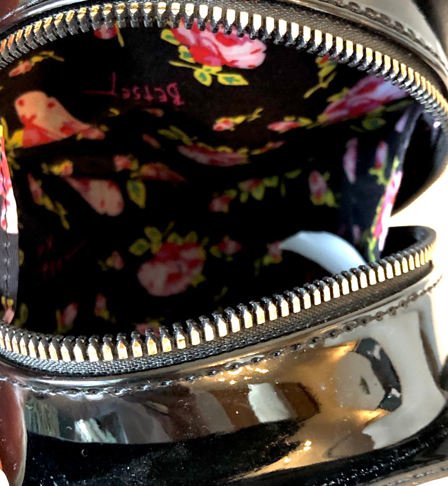 NWT Pre-Owned Betsey Johnson Patent Leather Multi Media Kitsch Crossbody Bag