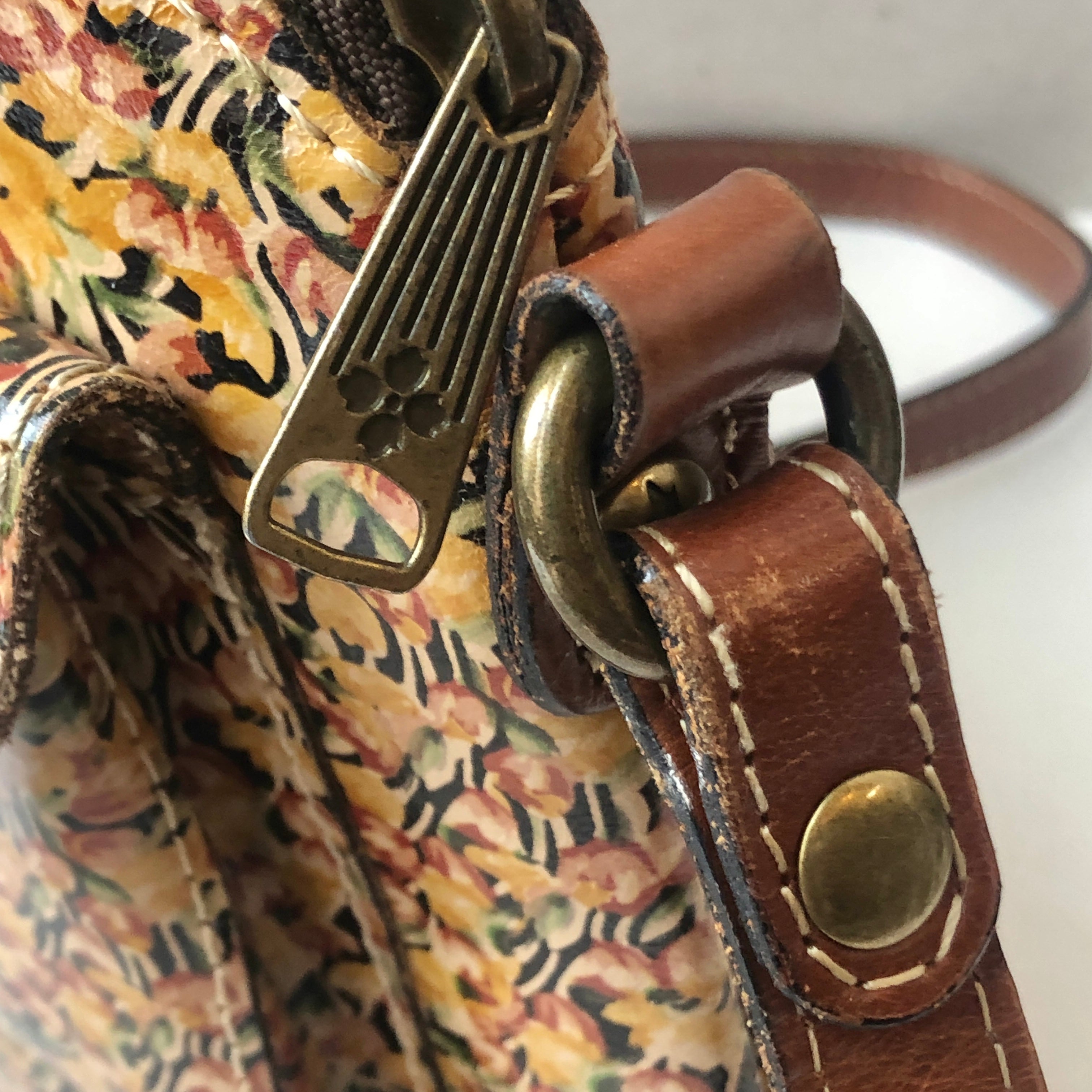 Pre-Owned Patricia Nash Summer Floral Leather Crossbody Bag
