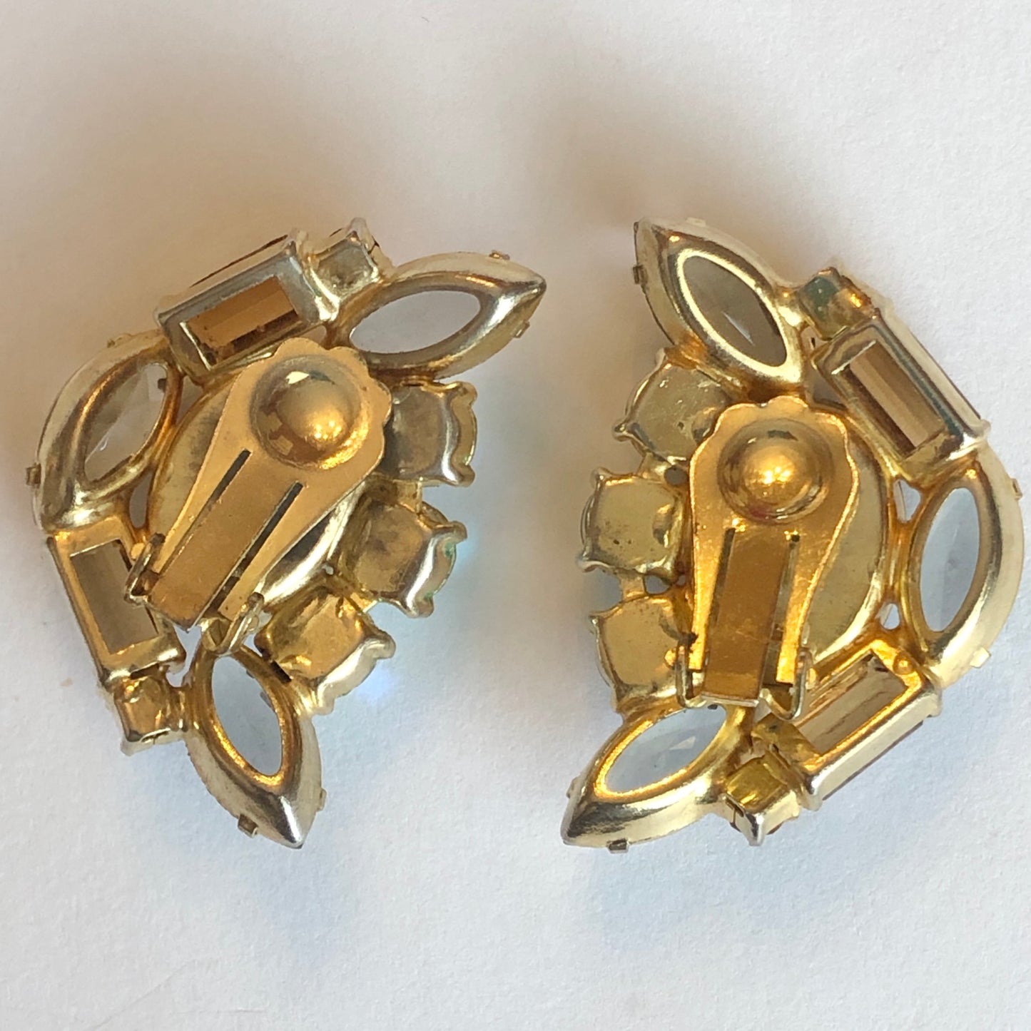 Mid Century Unsigned Juliana Style Faceted Deep Green, Smokey, and Aurora Borealis Rhinestone Clip Earrings