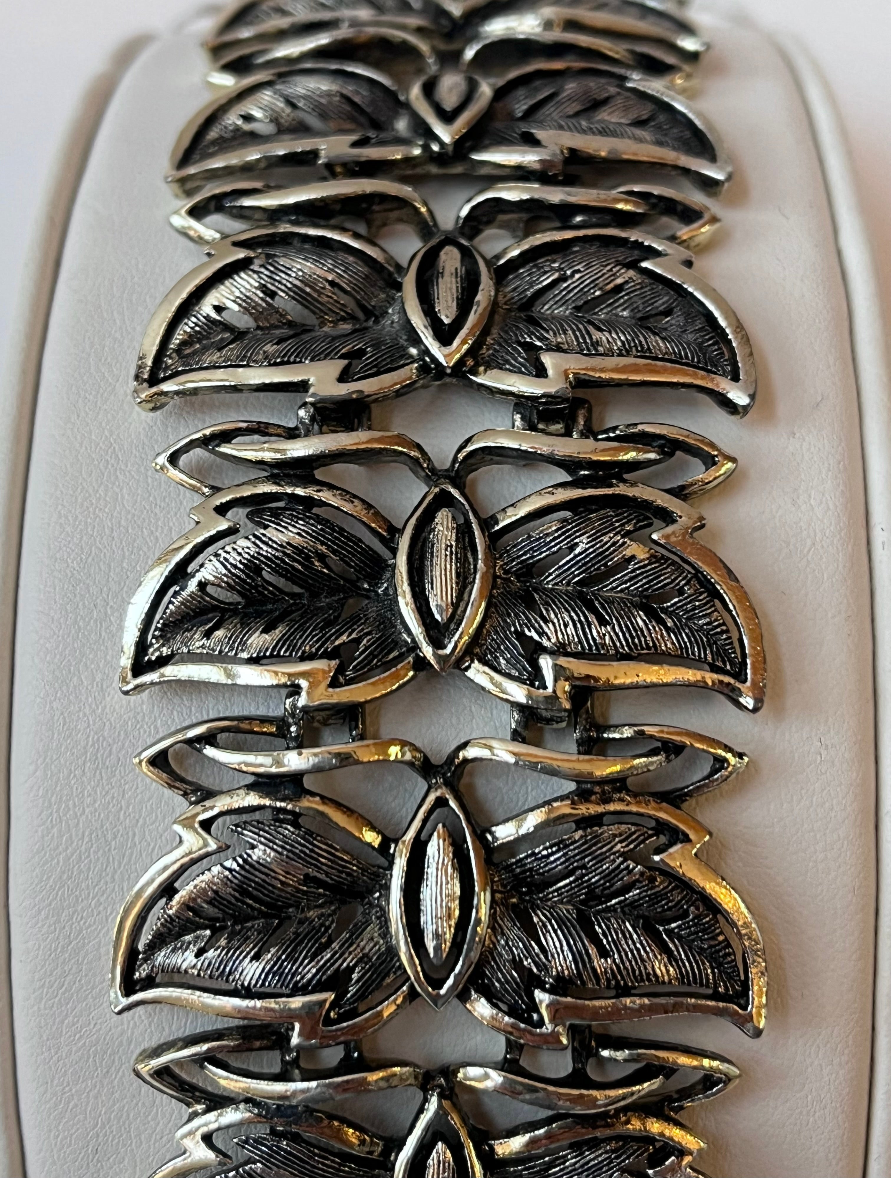 1960s Vintage Carved Metal Leaf Link Bracelet