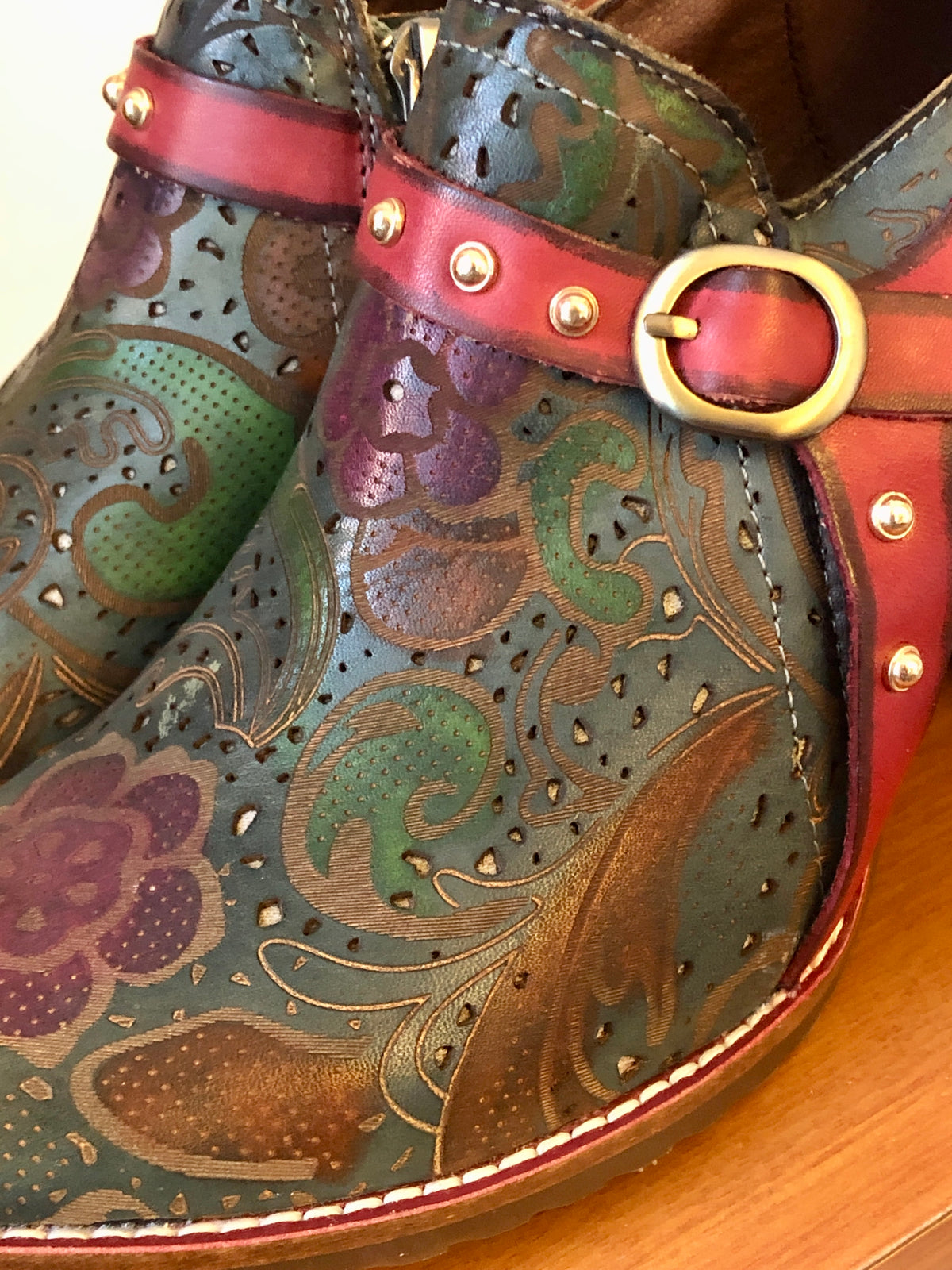 Pre-Owned L’Artiste by Spring Step Embossed Leather Kacielou Bootie, Size 39 (8.5)