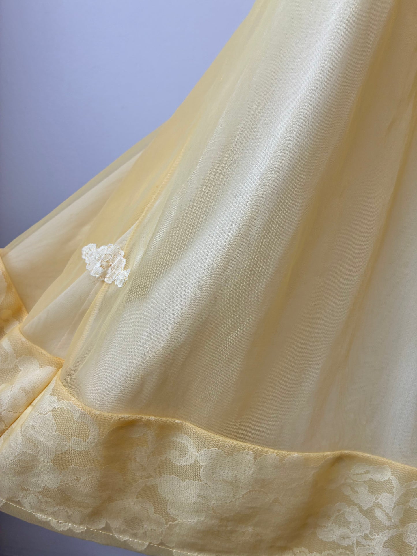 1960’s Yellow Maxi Tie Front Nightgown With Lace Hem, Size M/L