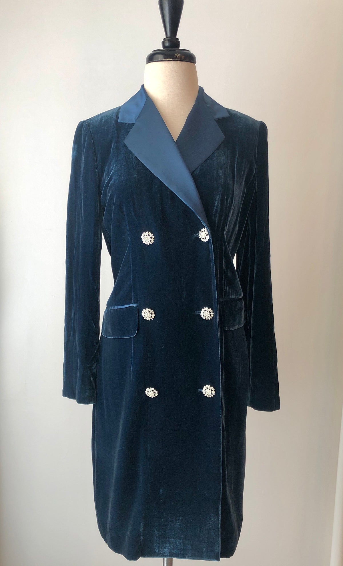 Vintage Bloomingdale’s Deep Navy Velvet, Satin, & Rhinestone Evening Blazer, Size Small P (4/6)