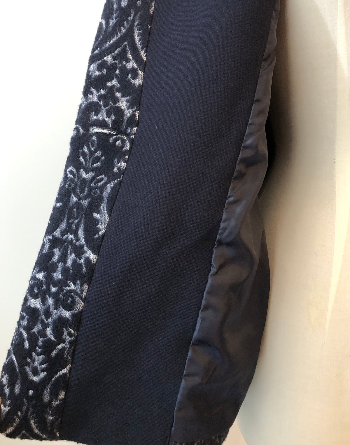 Pre-Owned Cabi Soft Wool Blend Paisley Jacquard Single Button Jacket, Size 6/8