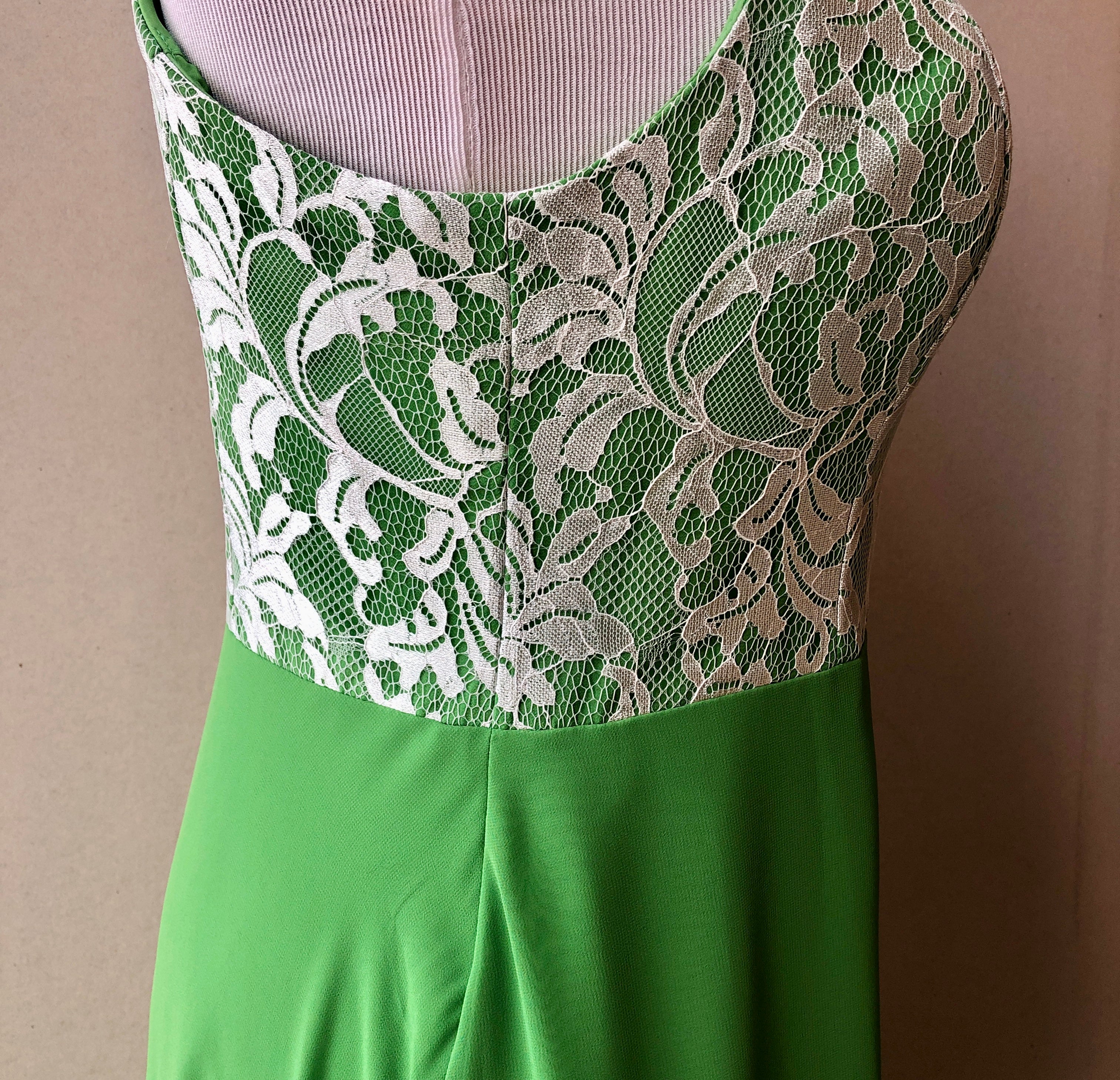 Pre-Owned Azazie Lace Top Green Chiffon Gown, Size 12/14 Mabel D. Orr Fashion Boutique Pre-Owned Azazie Lace Top Green Chiffon Gown, Size 12/14 Mabel D. Orr Fashion Boutique