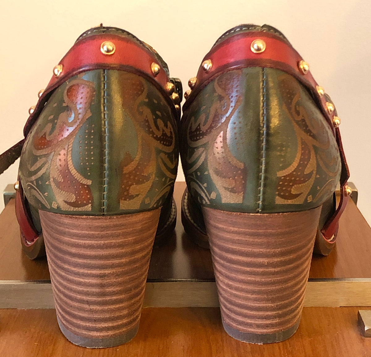 Pre-Owned L’Artiste by Spring Step Embossed Leather Kacielou Bootie, Size 39 (8.5)