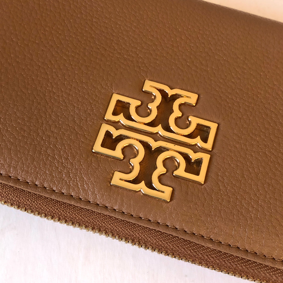 Pre-Owned Tory Burch Pebble Leather Britten Zip Wallet