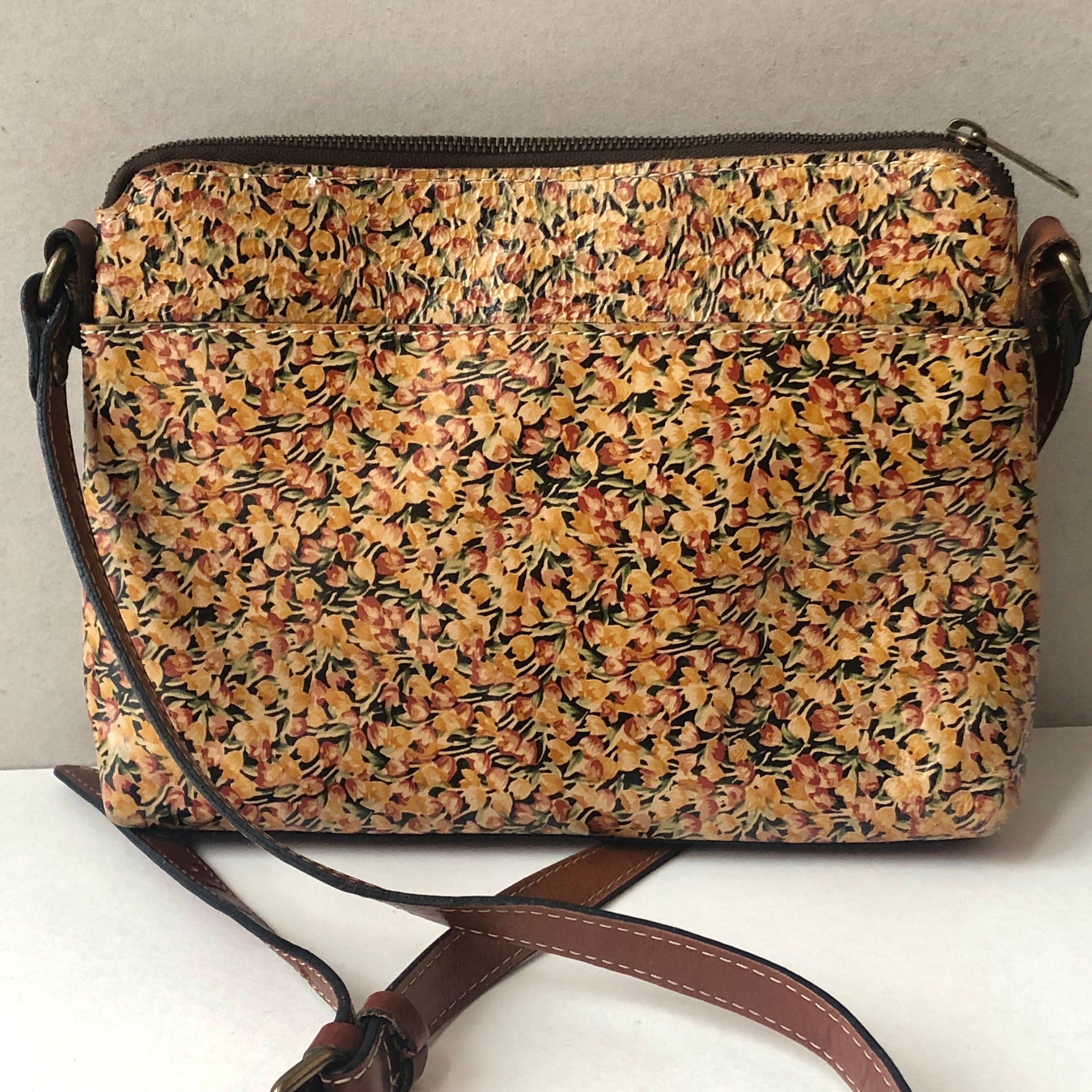 Pre-Owned Patricia Nash Summer Floral Leather Crossbody Bag