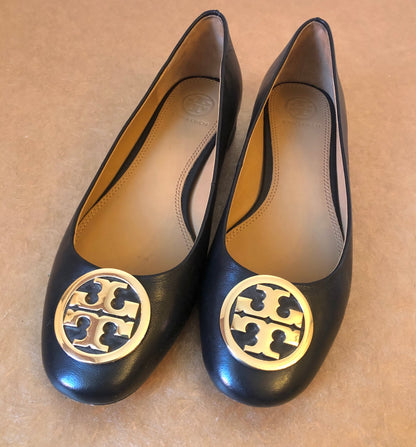 Pre-Owned Tory Burch Chelsea Leather Block Heel Pump, Size 7M