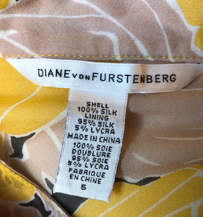 Pre-Owned Diane Von Furstenberg 100% Silk Yellow & Mauve Floral Pin-tucked Billowy Blouse, Size 6