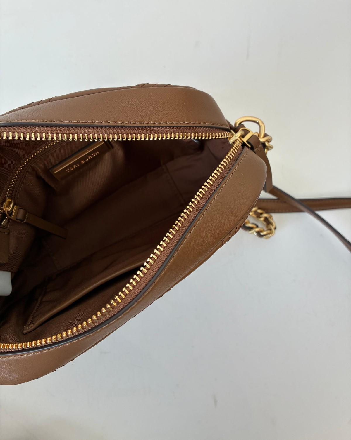 Pre-Owned Tory Burch Leather Fleming Quilted Camera Bag