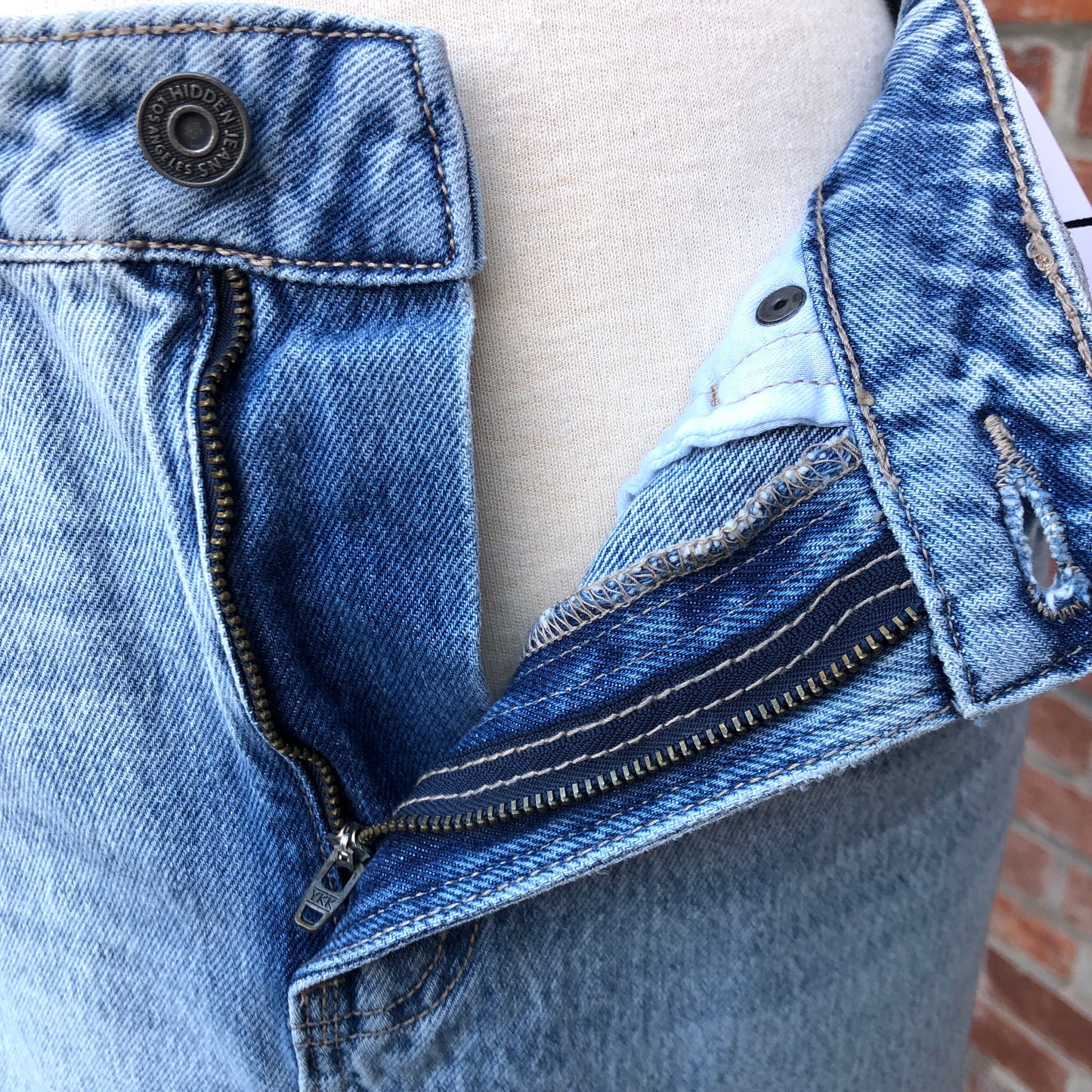 NWT Hidden Los Angeles Cut-Off Light Wash Denim Mini Skirt, Size Small