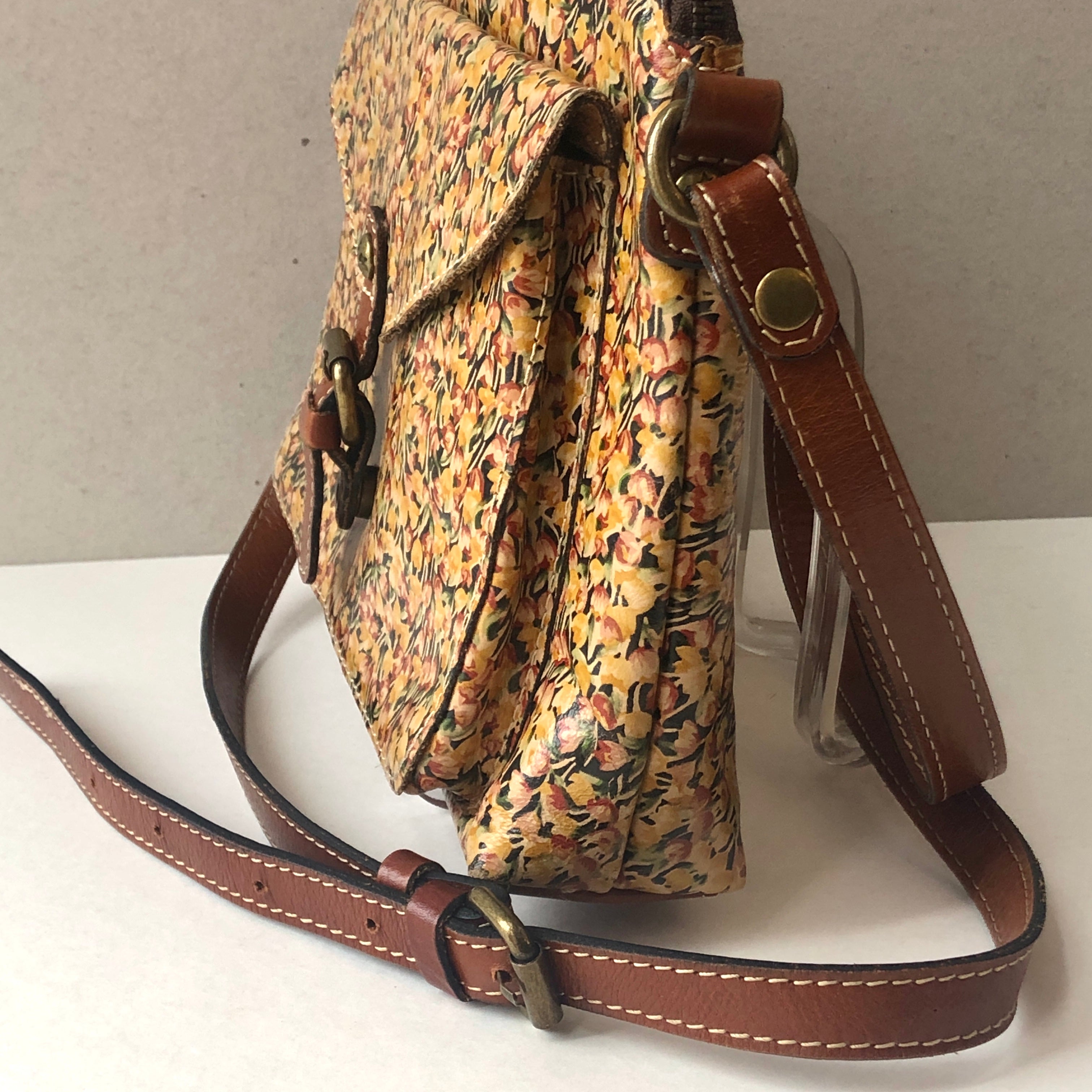 Pre-Owned Patricia Nash Summer Floral Leather Crossbody Bag