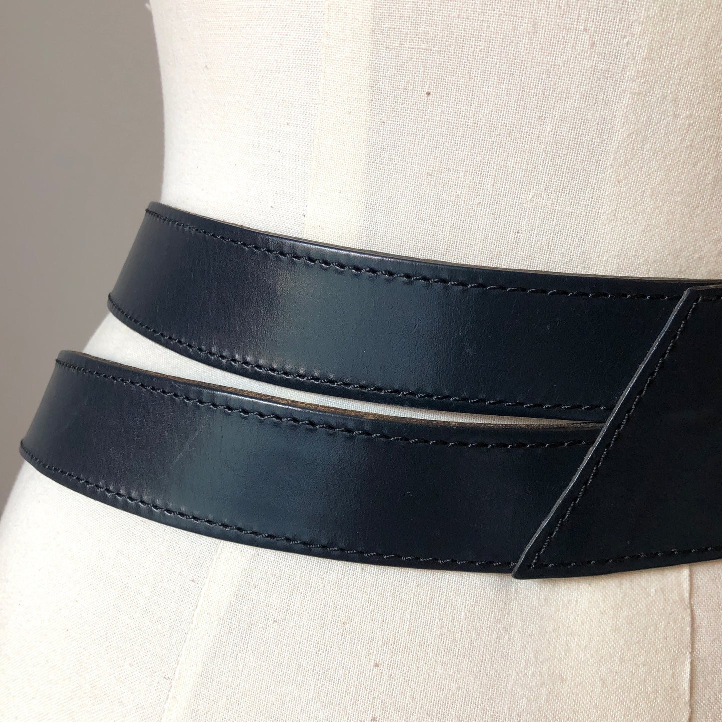 1980’s Anne Marie Beretta Wide Navy Leather Architectural Waist Belt, Size Small-Med