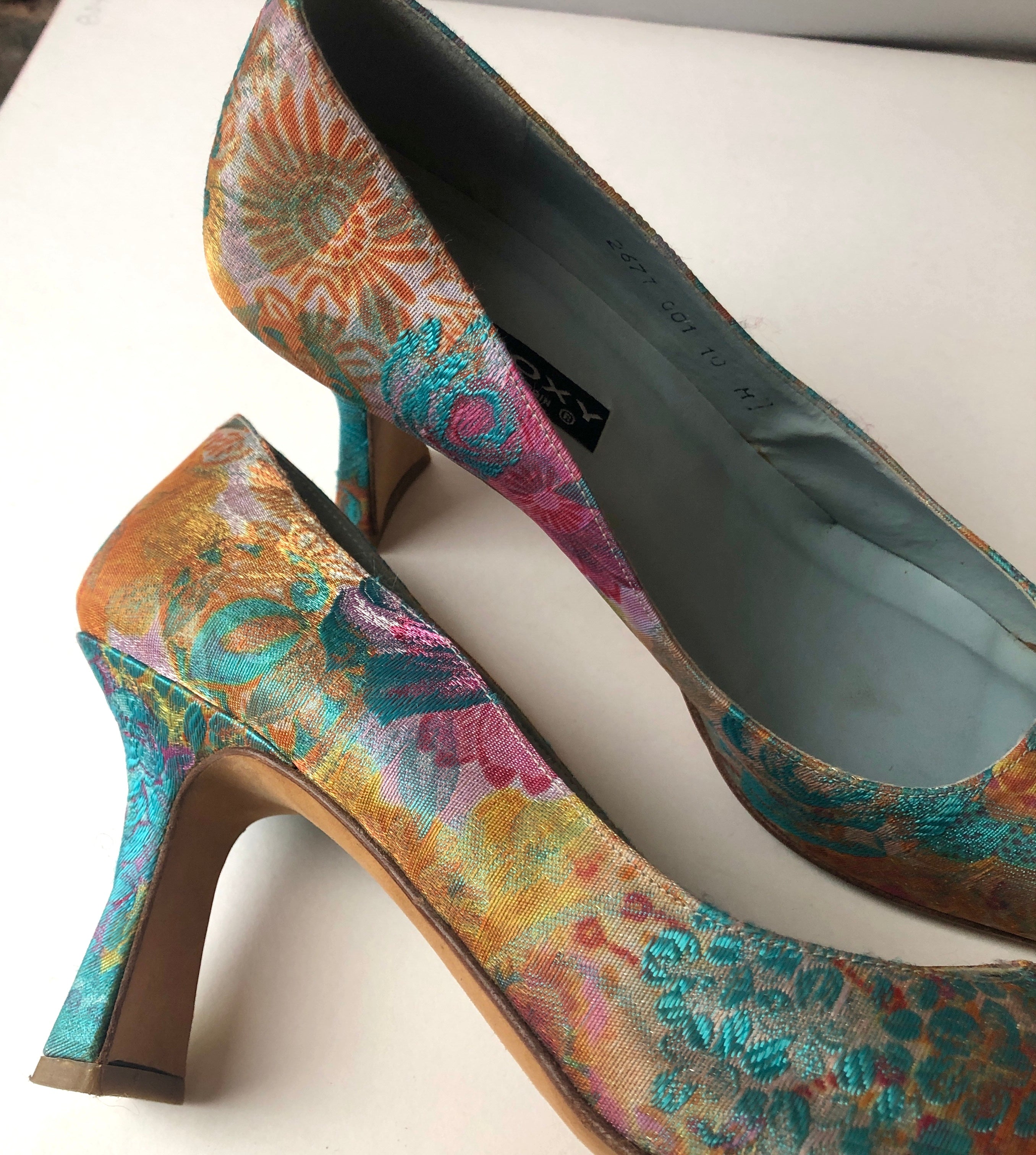 Pre-Owned Vintage Proxy Tapestry Fabric Pumps, Size 10