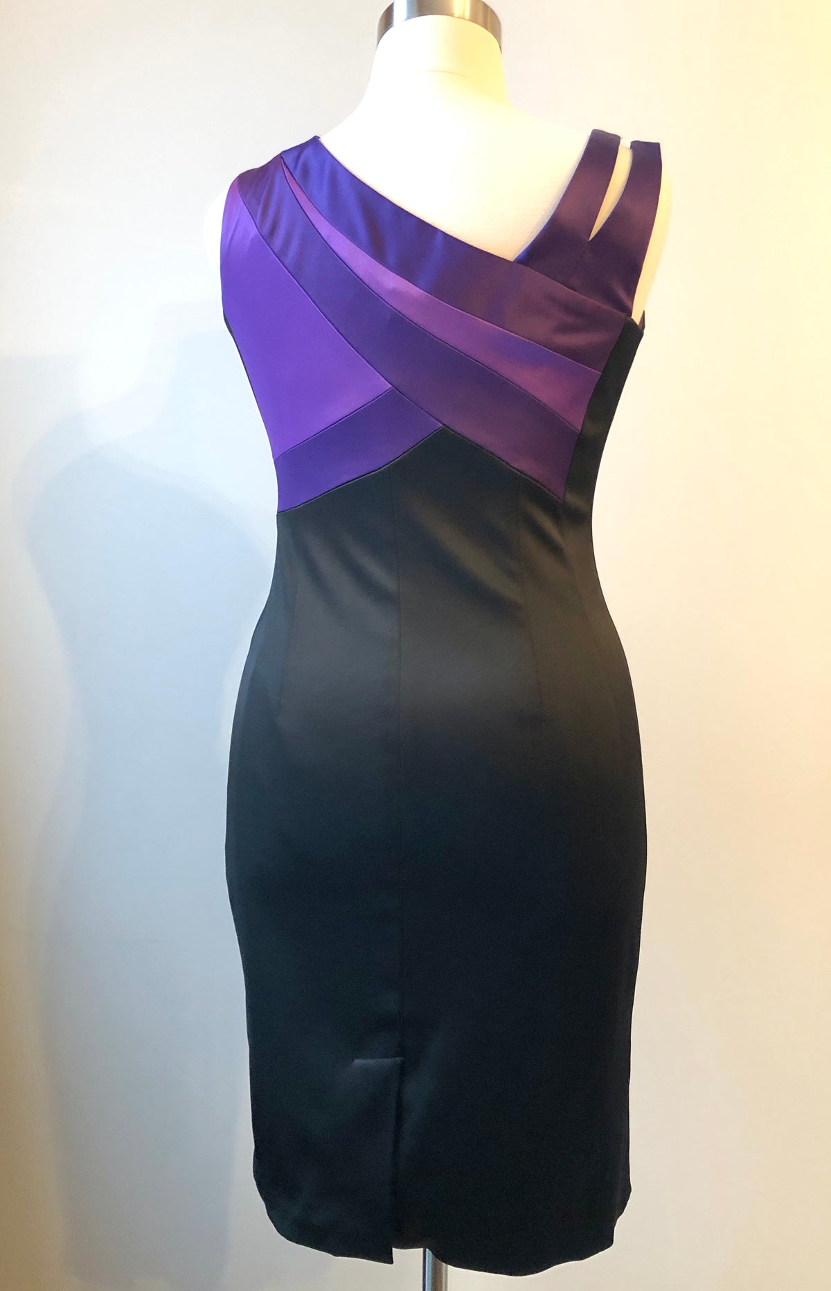 Pre-Owned Sangria Stretch Satin Colorblock Bandage Dress, Size 14