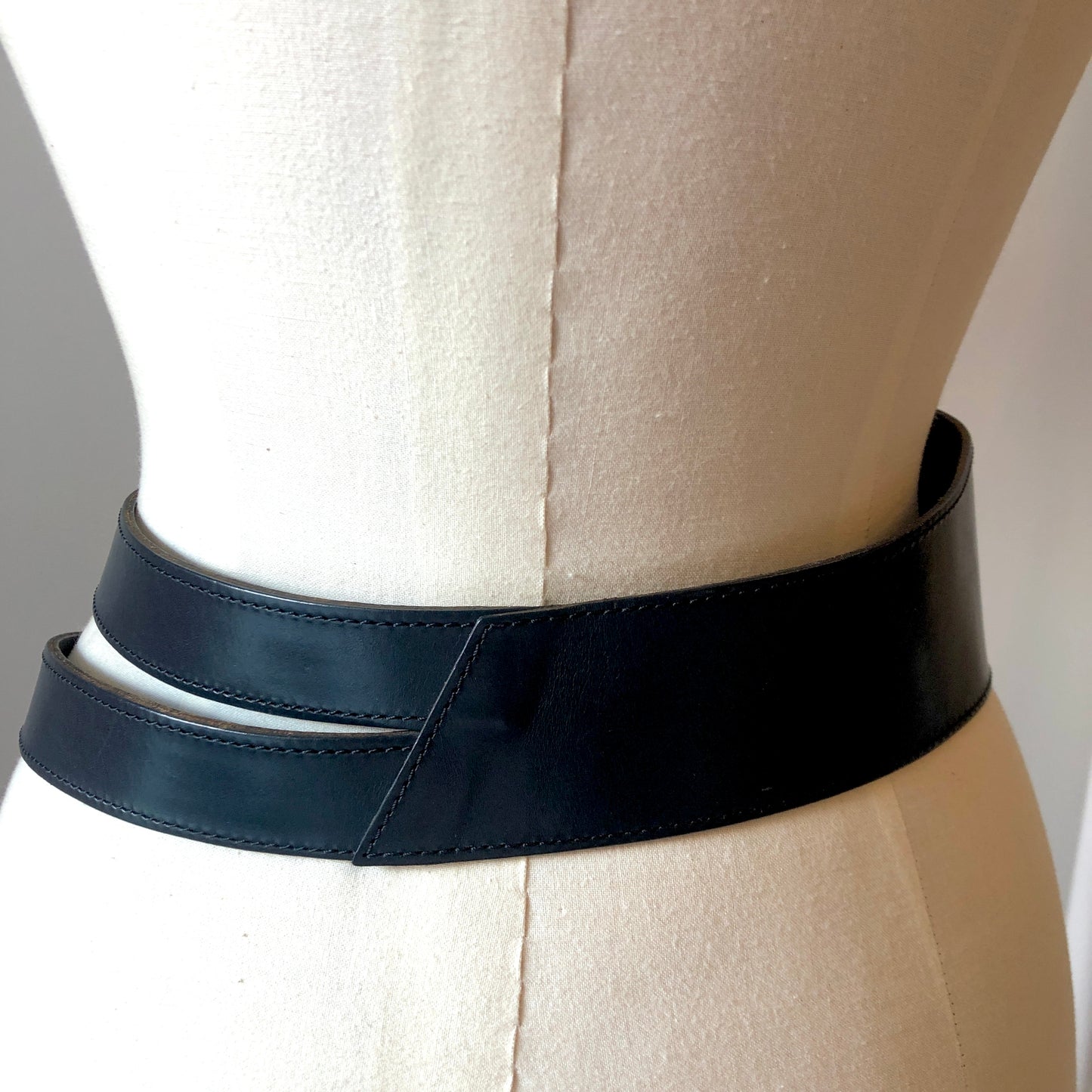 1980’s Anne Marie Beretta Wide Navy Leather Architectural Waist Belt, Size Small-Med