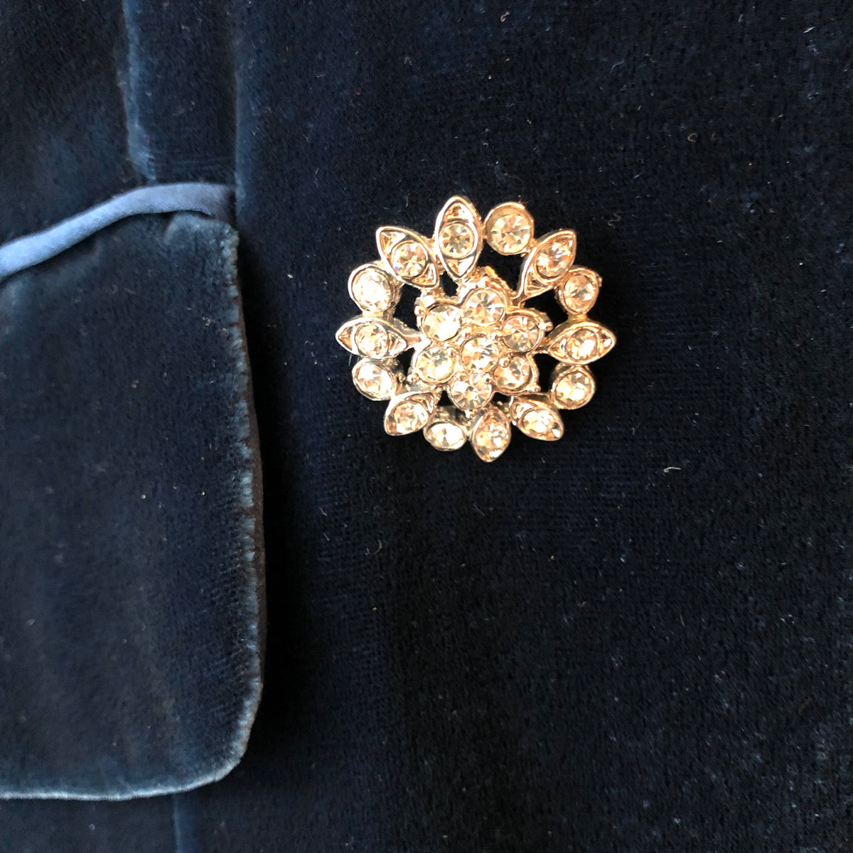 Vintage Bloomingdale’s Deep Navy Velvet, Satin, & Rhinestone Evening Blazer, Size Small P (4/6)