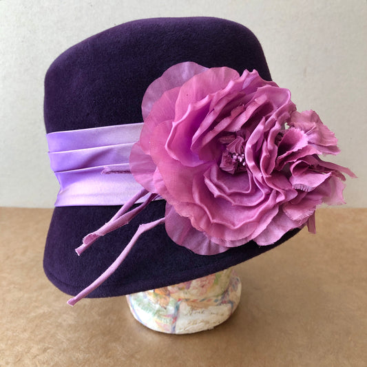 Pre-Owned NWT Orit Parente Millinery Purple Wool Felt Cloche Style Hat, Size Med-Large
