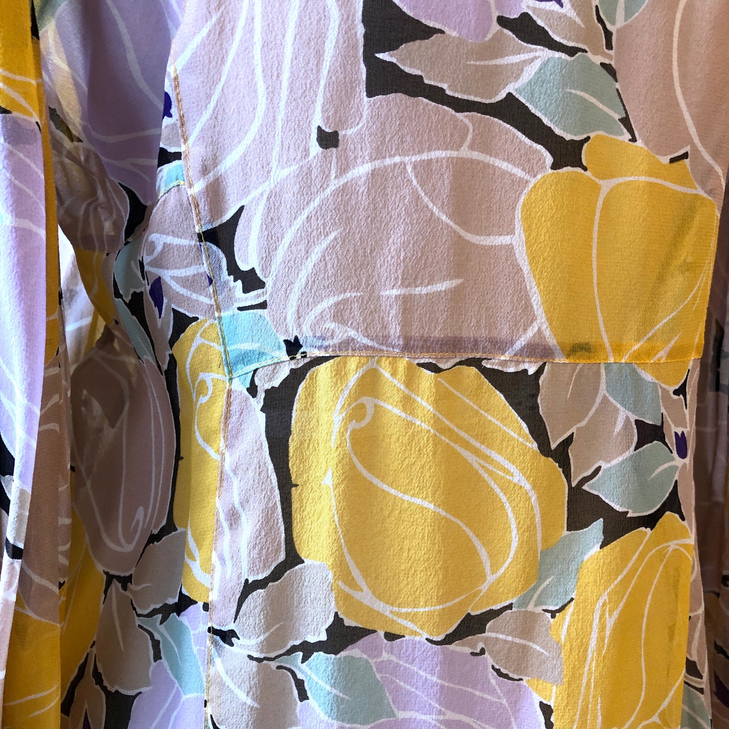Pre-Owned Diane Von Furstenberg 100% Silk Yellow & Mauve Floral Pin-tucked Billowy Blouse, Size 6