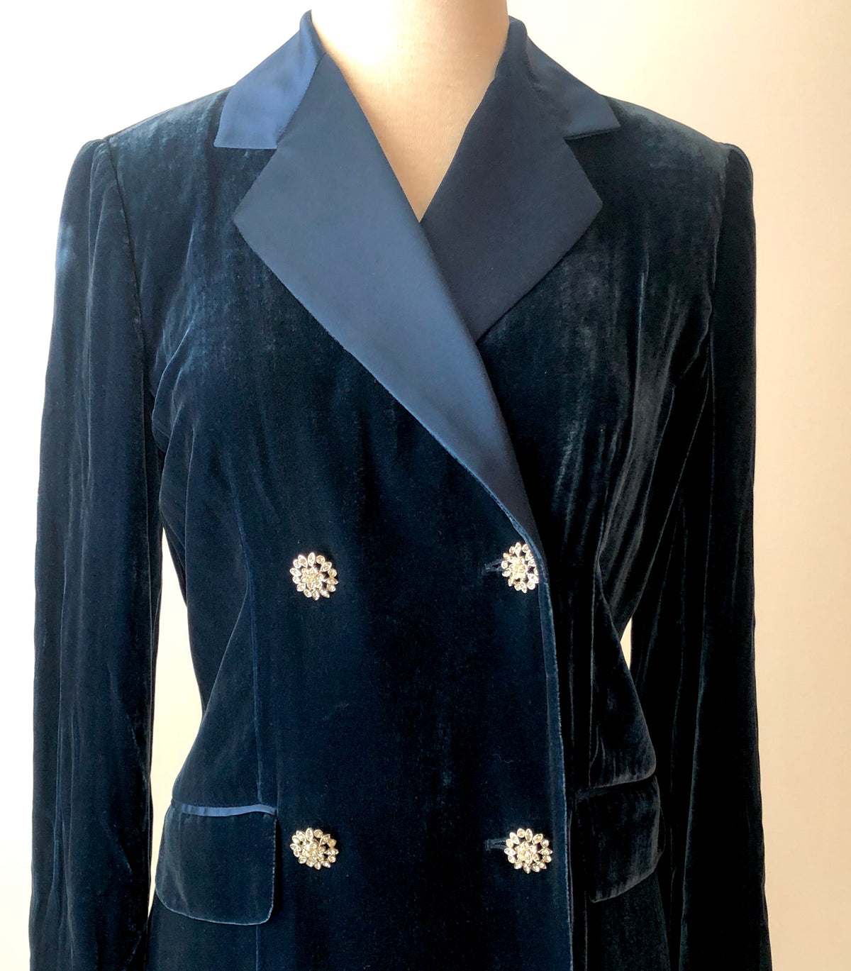 Vintage Bloomingdale’s Deep Navy Velvet, Satin, & Rhinestone Evening Blazer, Size Small P (4/6)