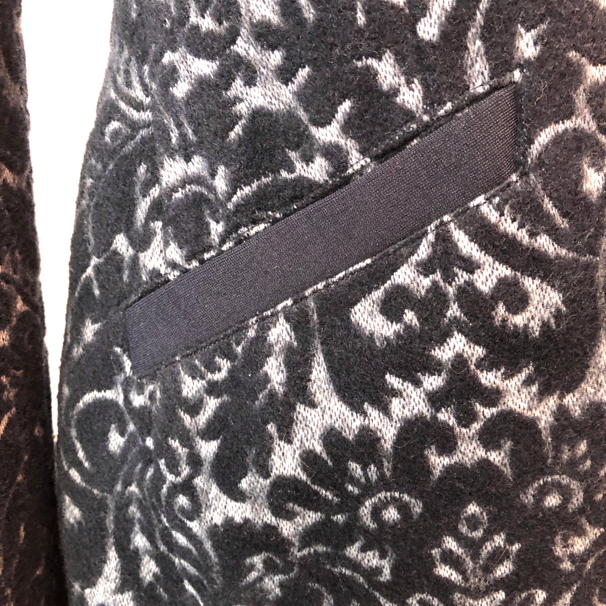 Pre-Owned Cabi Soft Wool Blend Paisley Jacquard Single Button Jacket, Size 6/8