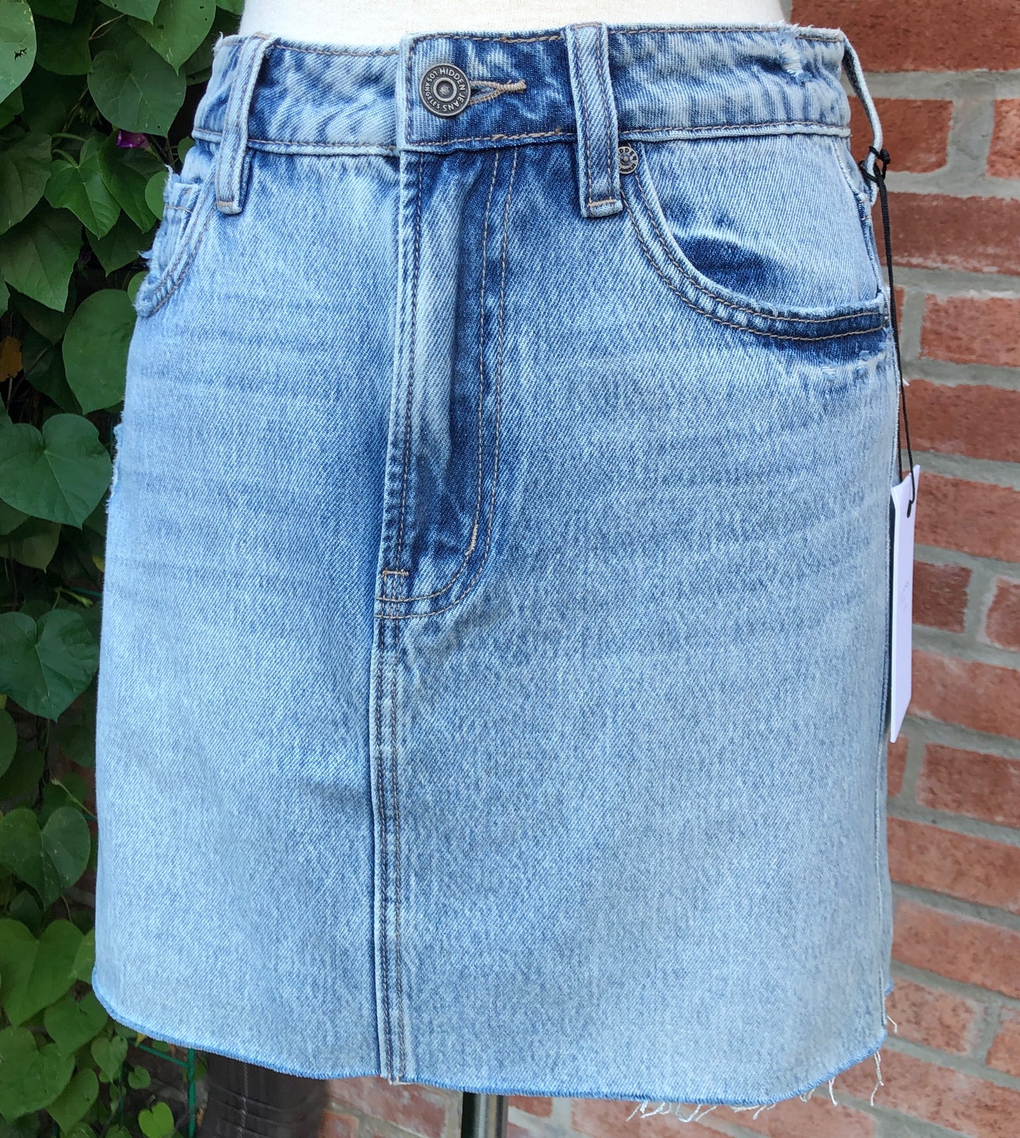 NWT Hidden Los Angeles Cut-Off Light Wash Denim Mini Skirt, Size Small