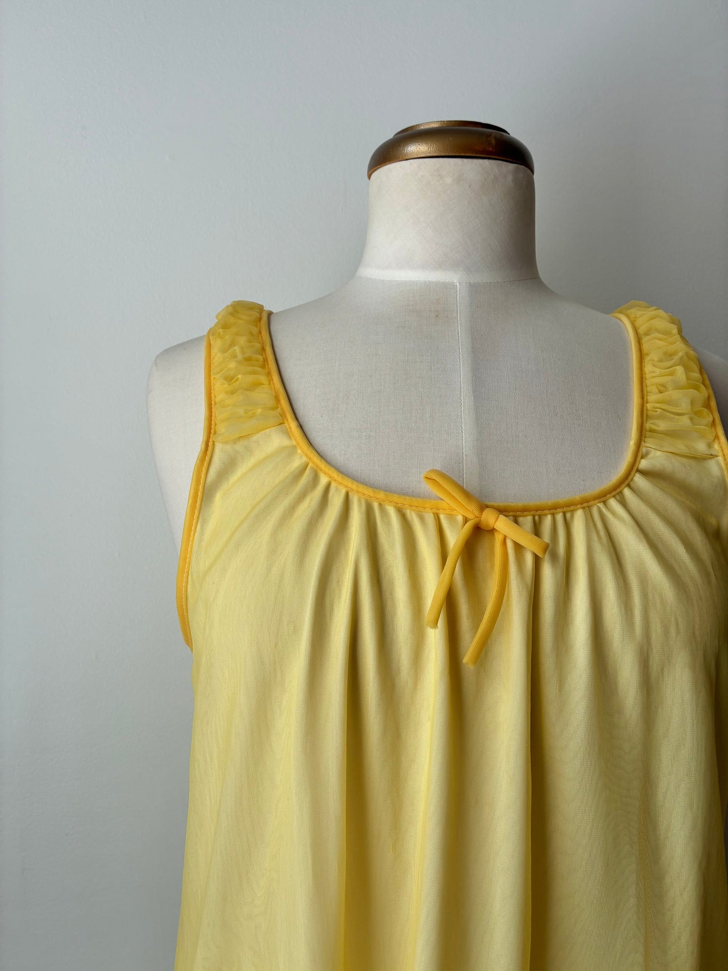 1960’s Yellow Maxi Tie Front Nightgown With Lace Hem, Size M/L