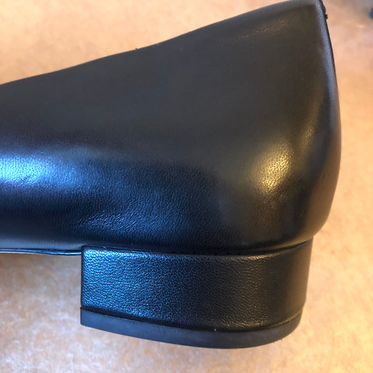Pre-Owned Tory Burch Chelsea Leather Block Heel Pump, Size 7M