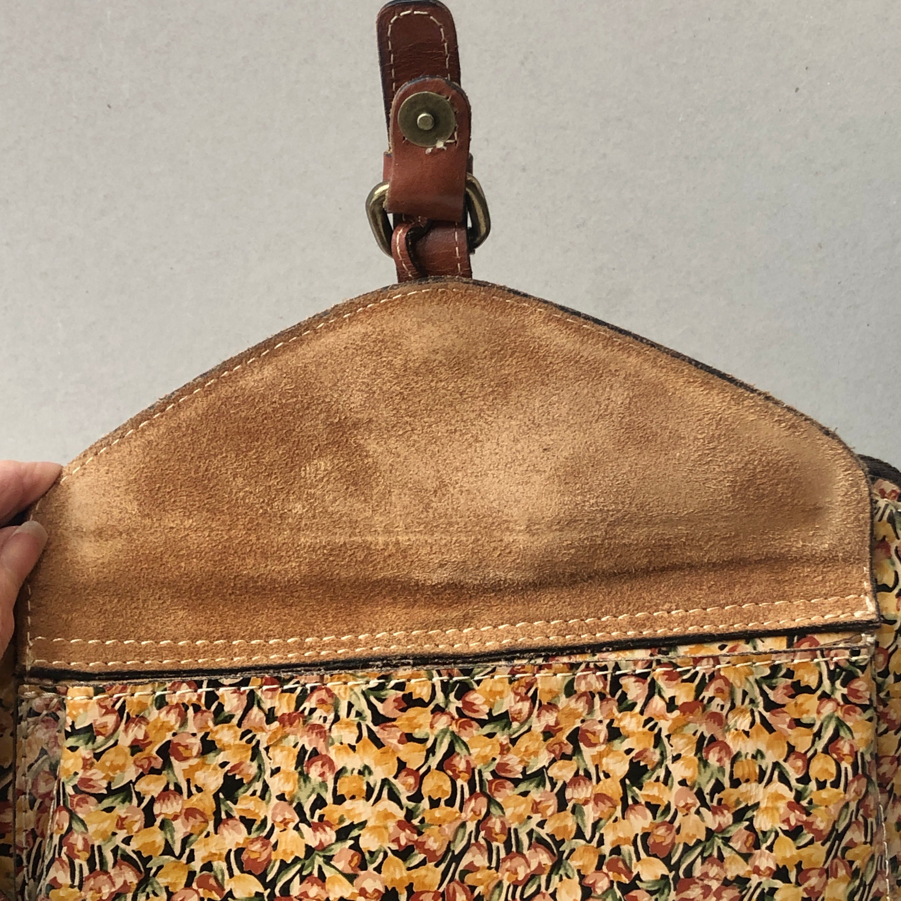 Pre-Owned Patricia Nash Summer Floral Leather Crossbody Bag