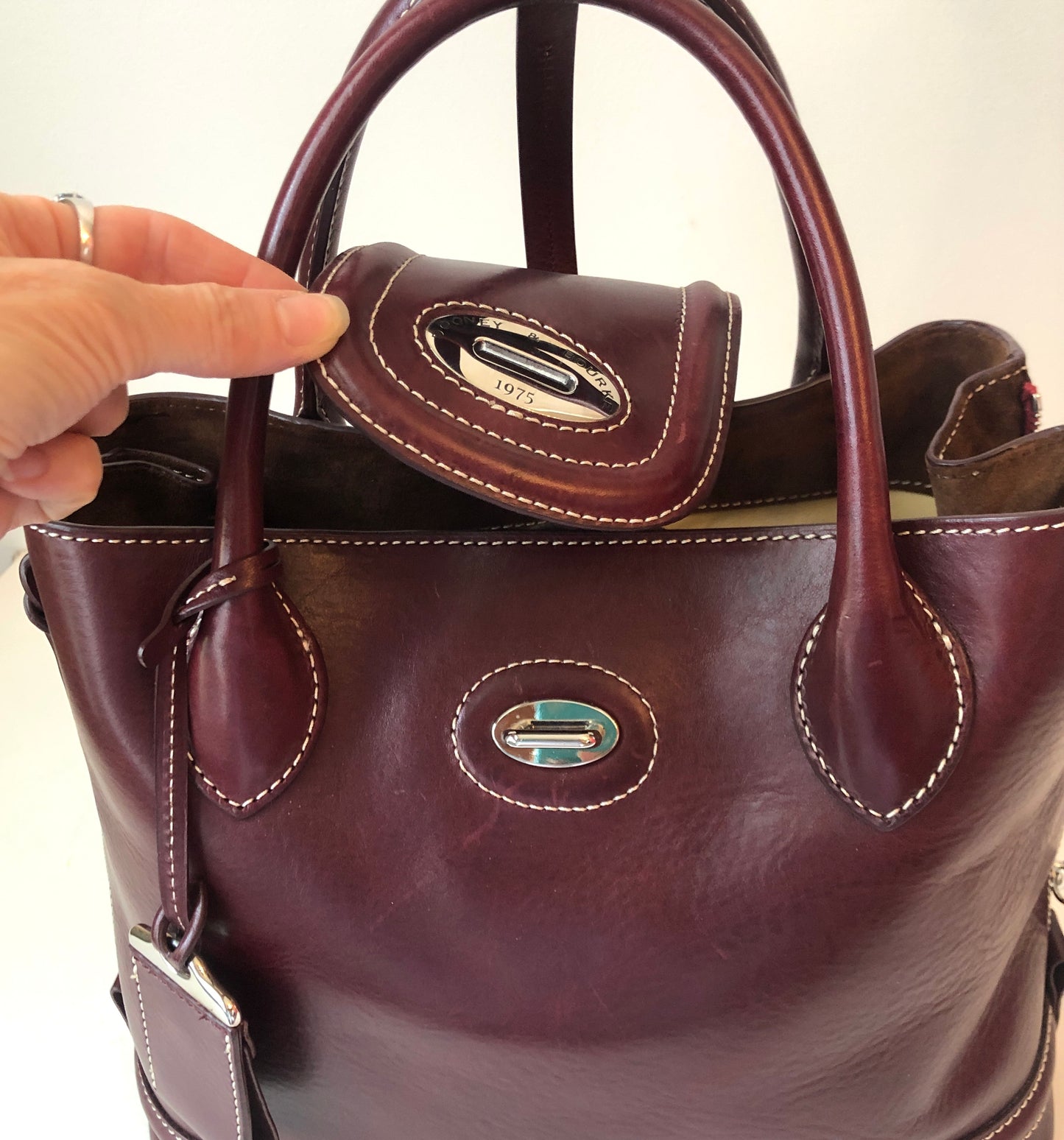 Pre-Owned Dooney & Bourke Burgundy Florentine Leather Toscana Side Zip Satchel with Removable Canvas/Lthr Strap