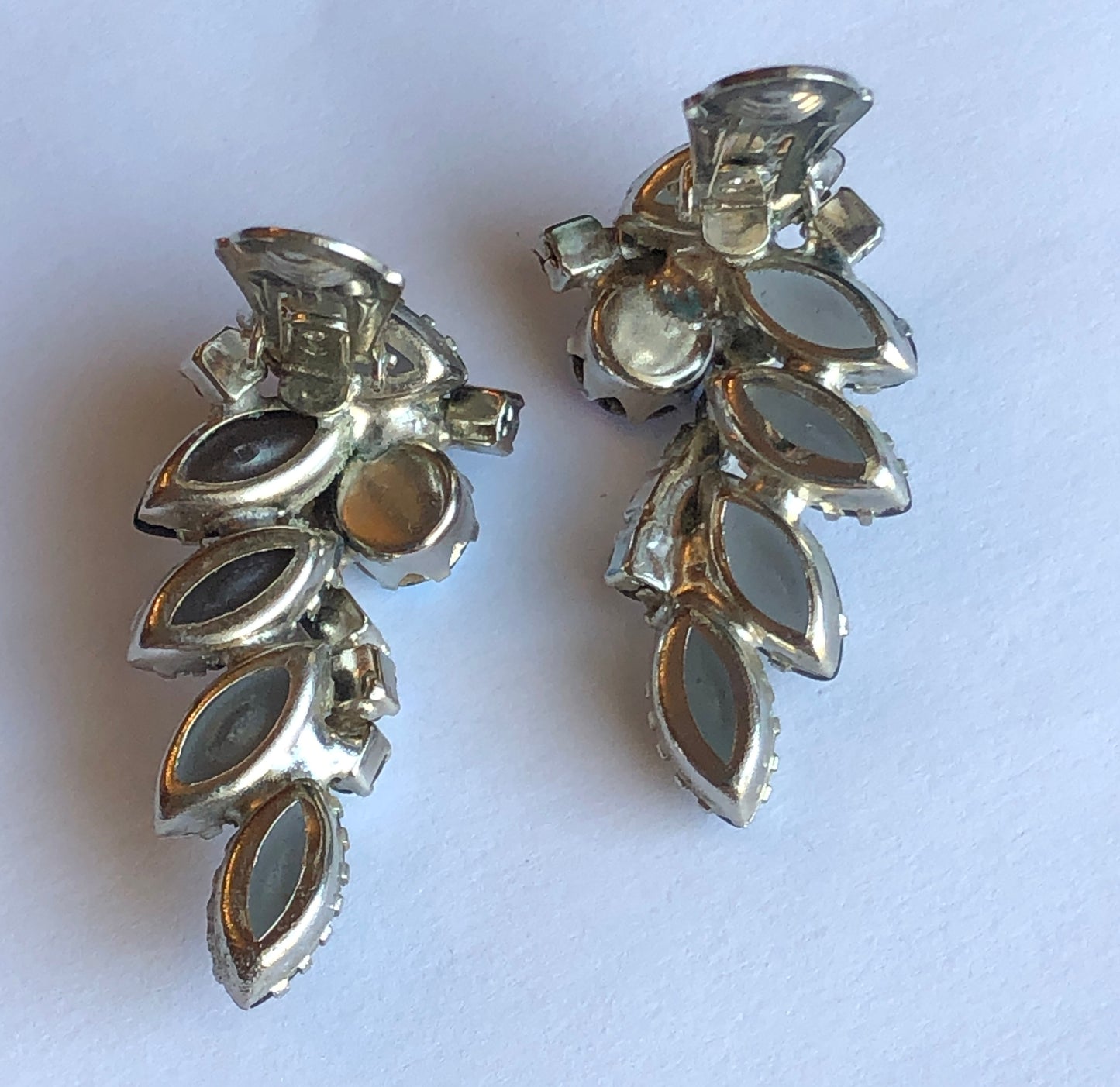 1950’s 3-Pc Smokey Glass Marquis Stone and Aurora Borealis Unsigned Juliana Style Cocktail Brooch and Clip Earring Set
