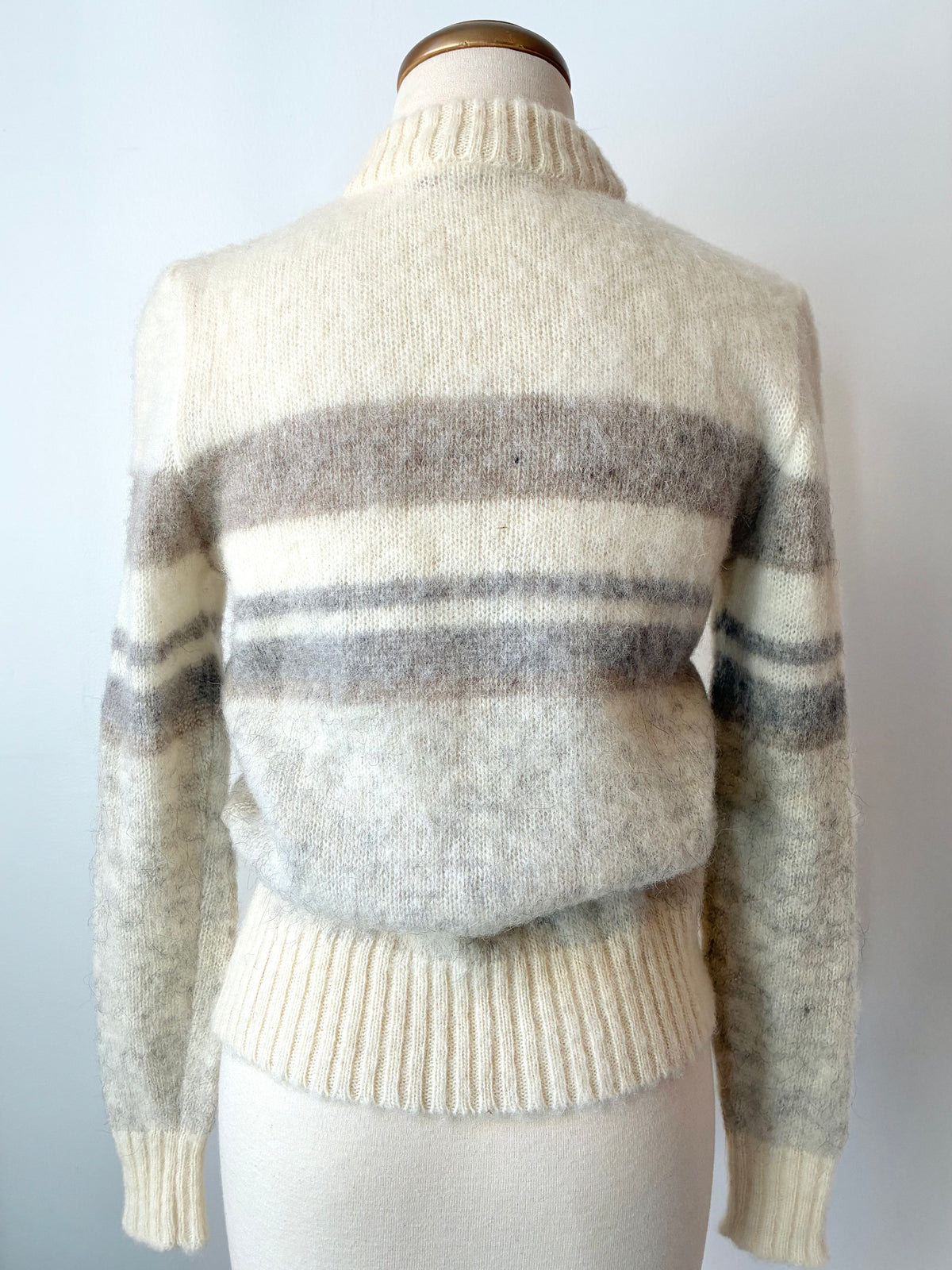 70’s Women’s Alafoss Icelandic Pure New Wool Sweater, Size Small