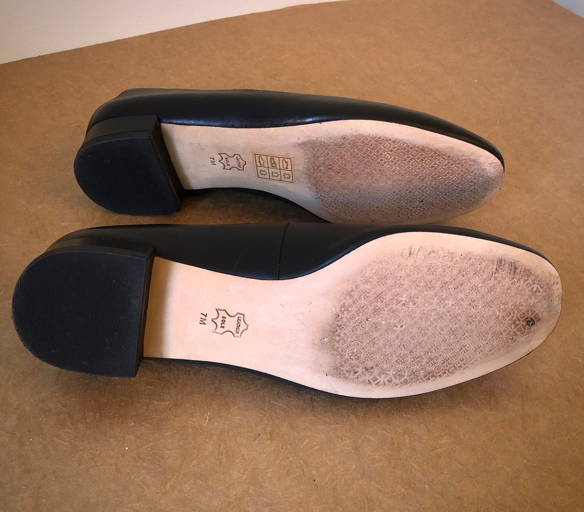 Pre-Owned Tory Burch Chelsea Leather Block Heel Pump, Size 7M