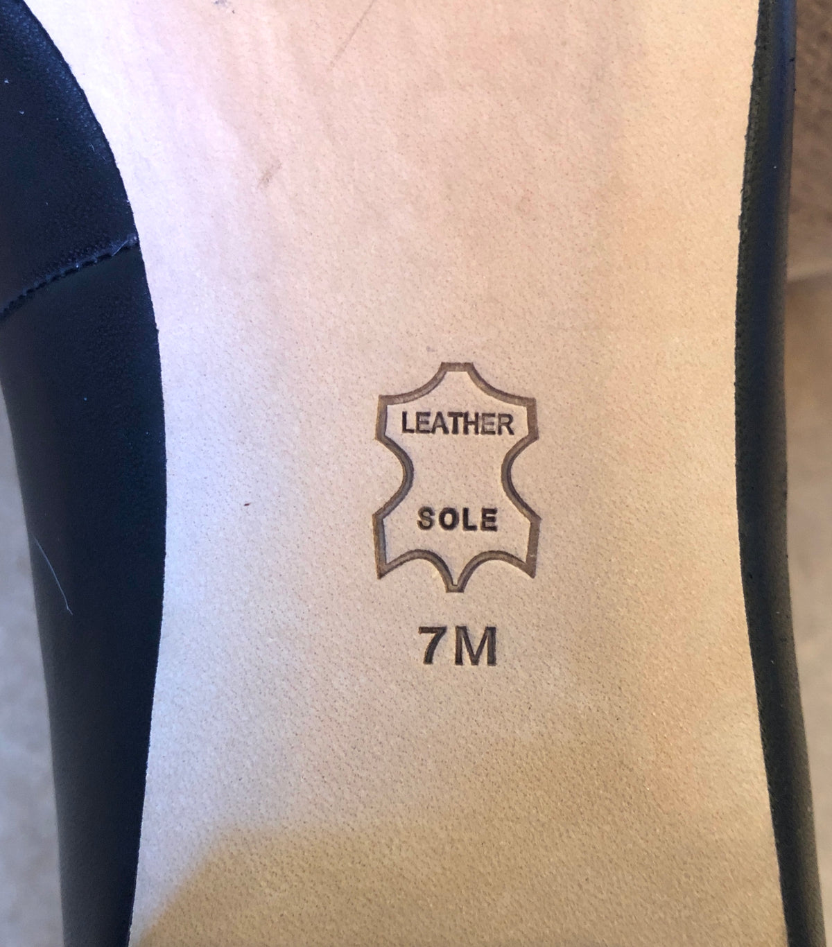 Pre-Owned Tory Burch Chelsea Leather Block Heel Pump, Size 7M