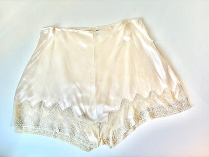 1940’s True Form Tap Shorts With Lace Hem, Size X/S Material: 100% Rayon