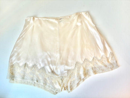 1940’s True Form Tap Shorts With Lace Hem, Size X/S Material: 100% Rayon
